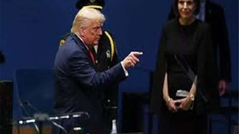 البيت الأبيض يدعو إلى فصل أي شخص تسبّب فى توقّف السلّم الكهربائي لدى صعود ترامب بمقر الأمم المتحدة