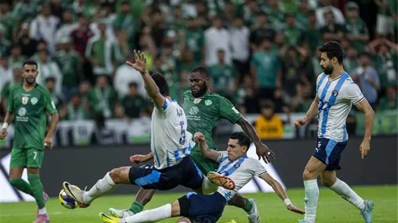 نجم الزمالك السابق يشيد بلاعبي بيراميدز بعد الفوز على أهلي جدة