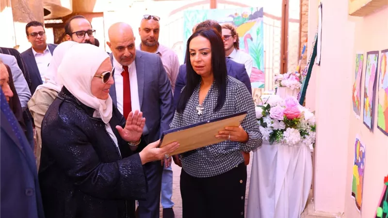 وزيرة التضامن تفتتح معرضًا فنياً لإبداعات كبار السن