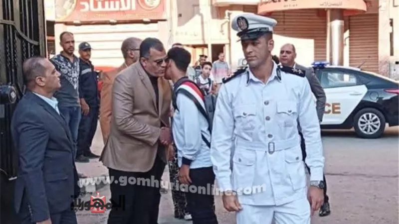 وكيل تعليم دمياط يشارك رجال الشرطةفي إصطحاب أبناء الشهداء للمدارس