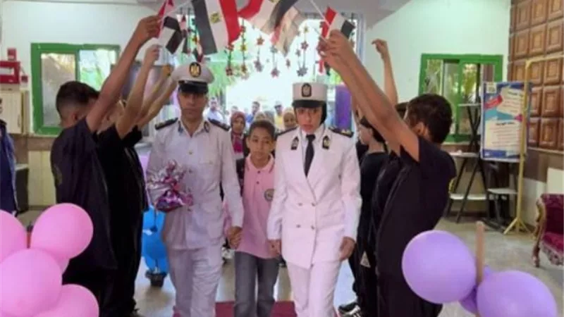 الداخلية تصطحب أبناء الشهداء إلى مدارسهم بمناسبة بدء العام الدراسى الجديد