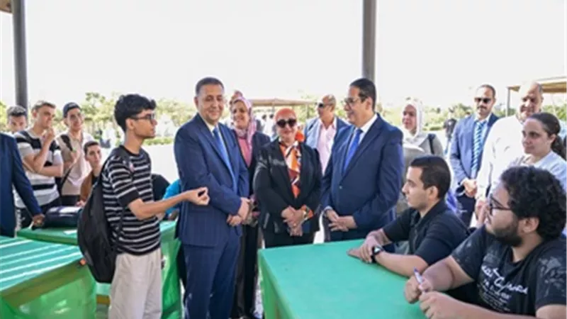 رئيس جامعة القاهرة يتابع انتظام الدراسة بـ