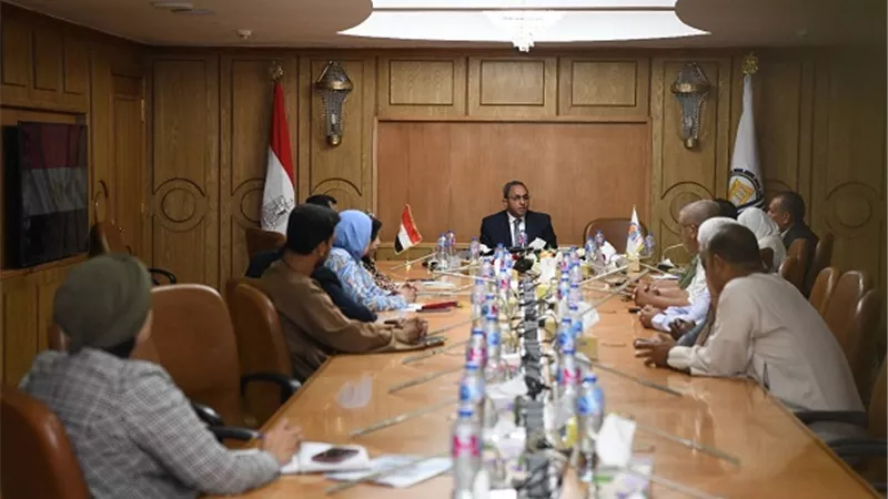 محافظ قنا:خطة شاملة لجذب الاستثمارات وتعظيم الصناعات الزراعية