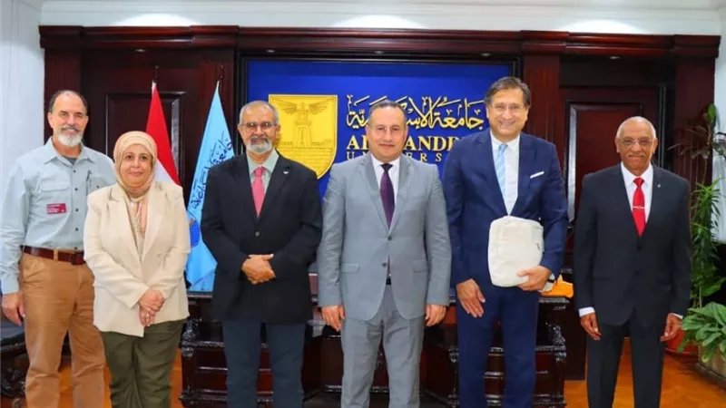 رئيس جامعة الإسكندرية يبحث تعزيز التعاون مع وفد جامعةفرجينيا الأمريكية
