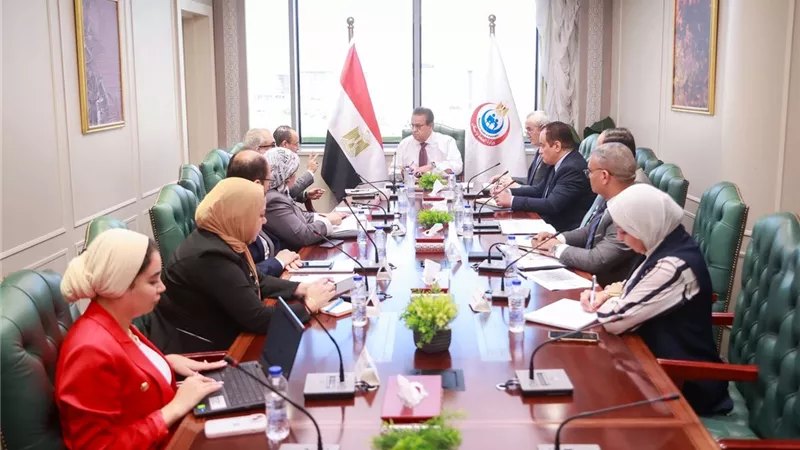 وزير الصحة يتابع آليات تسوية مديونيات منظومة الشراء الموحد