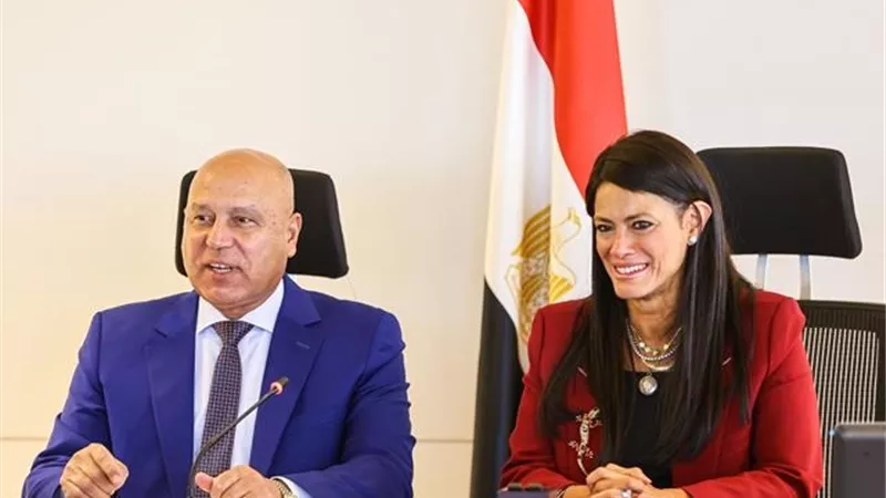 الوزير: الرئيس وجه بالتوسع في إنشاء شبكة من النقل الجماعي الأخضر