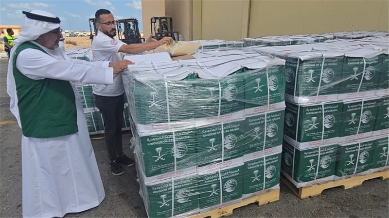 وصول طائرةالسعودية الـ 65 لإغاثة قطاع غزة