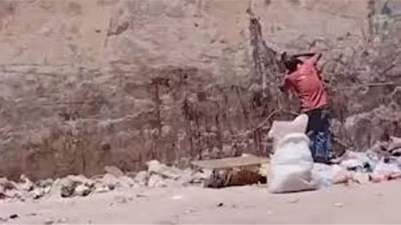 حداد العصافرة.. يسرق السور الحديدي لمترو الإسكندرية