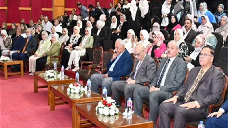 رئيس جامعة قناة السويس يُكرم 153 من الكوادر الطبية والإدارية