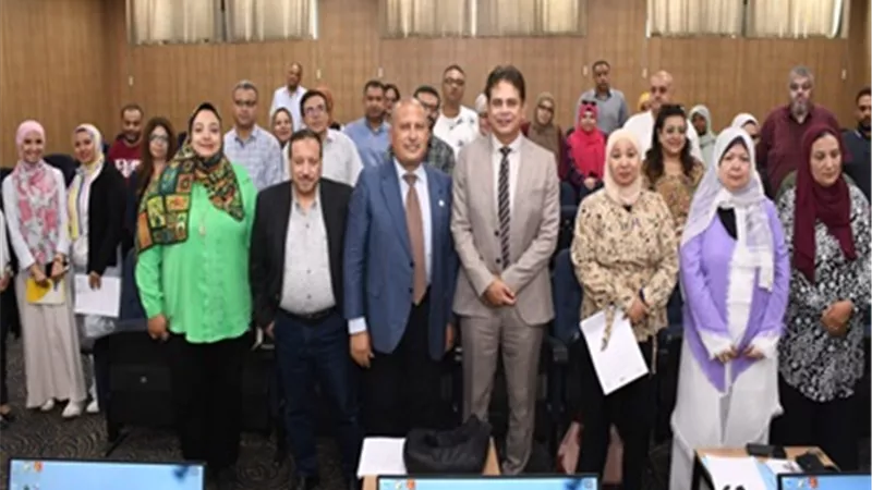 مكتب الجوائز بجامعة عين شمس ينظم لقاءً تدريبيًا للقطاع الإداري