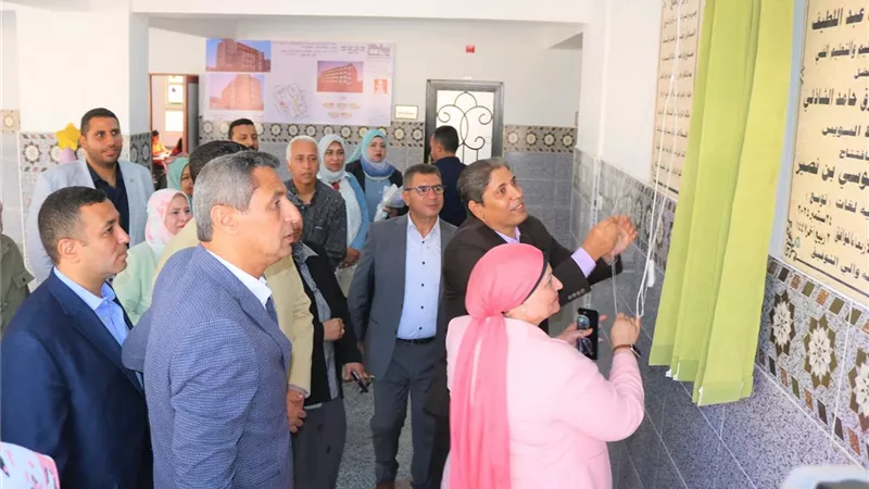 محافظ السويس يتابع بدء العام الدراسي ويفتتح مدرستين بعد تطويرهما