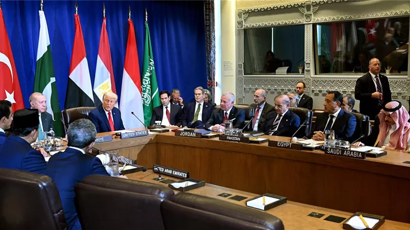 القمة متعددة الأطراف مع ترامب: إنهاء الحرب ووقف فوري لإطلاق النار بغزة
