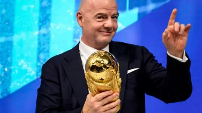مفاجأة.. إنفانتينو يدرس زيادة عدد المنتخبات في كأس العالم 2030
