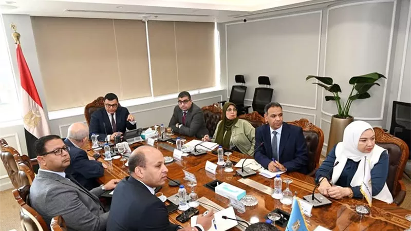 وزير الإسكان يتابع مشروعات مارينا وحديقة الأزبكية وأسوان الجديدة