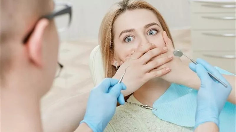 دراسة تربط التجارب النفسية الطفولية برهاب طبيب الأسنان لدى المراه