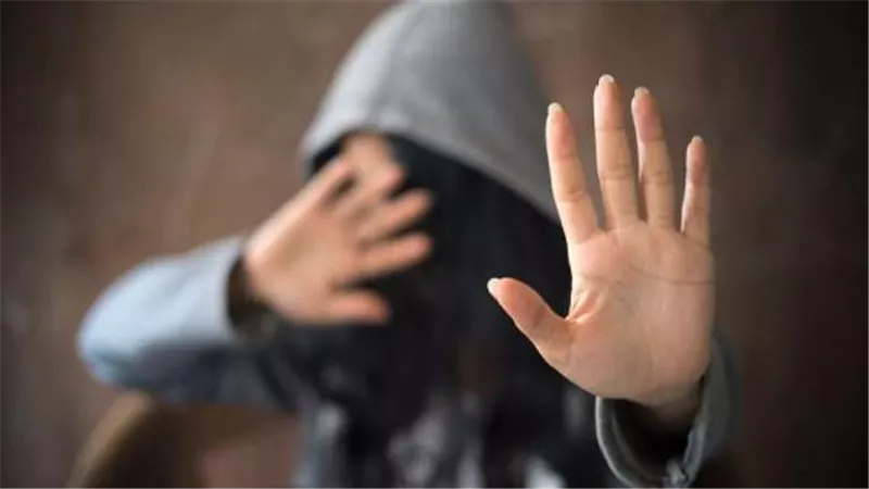 تحرش مدير مدرسة بطالبة جرس إنذار يُدوي بضرورةأمتثال مكارم الأخلاق