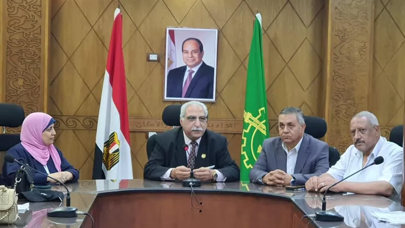 مدير تعليم القليوبية يناقش تحديات وحلول تطوير الصحافة المدرسية