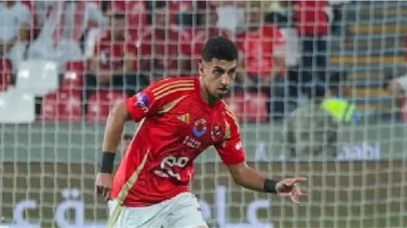 كوكا يحل أزمة الجبهة اليسري للأهلي أمام الزمالك في مباراة القمة