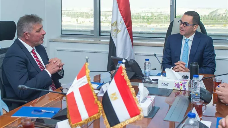 وزير الاستثمار يلتقي سفير الدنمارك بالقاهرة لتعزيز العلاقات الاقتصادية