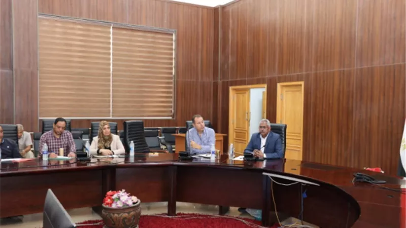 لجنة وزارة التنمية المحلية تختتم أعمالها بمحافظة البحر الأحمر
