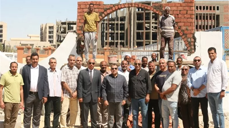 رئيس جامعة جنوب الوادي يتابع العمل في المشروعات التطويرية