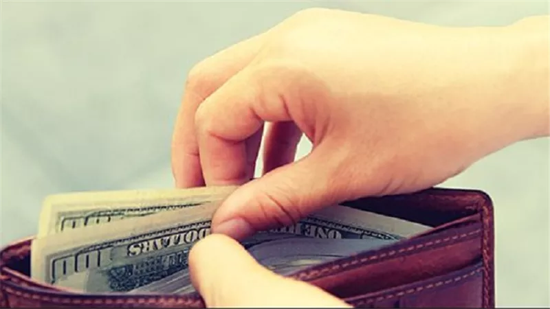 حكم الاستعانة بجزء من مال الزكاة لتوفير احتياجات الأبناء