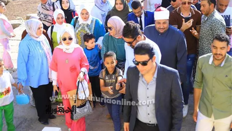 عبدالهادى يصطحب وفدًا شبابيًا في جولة أثرية بمسجد الأمير حسن