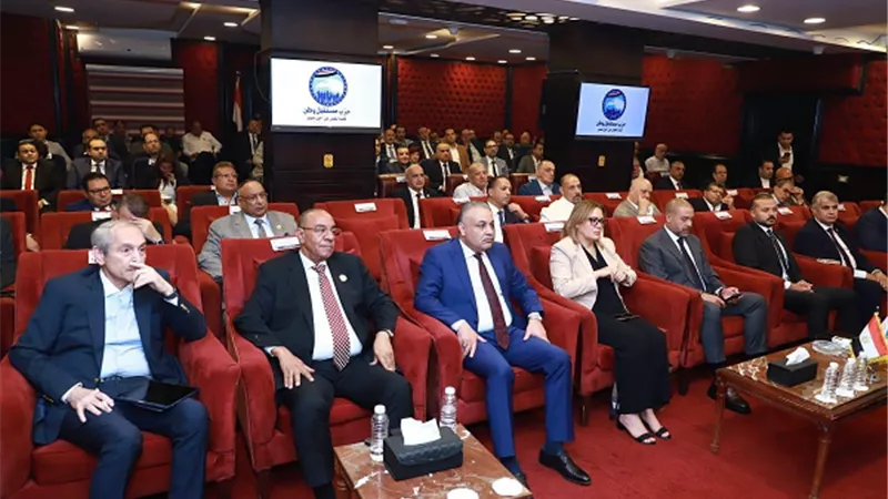 لقاء موسع لرئيس حزب مستقبل وطن مع أمناء المحافظات بمقر الأمانة المركزية