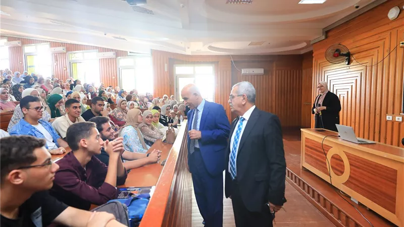 رئيس جامعة كفر الشيخ الأهلية ونائبه يتفقدان العملية التعلمية