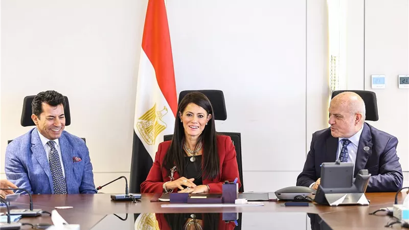 وزيرا الشباب والتخطيط ورئيس هيئة النيابة الإدارية يبحثون توسيع نطاق تجربة التصويت الإلكتروني بالانتخابات