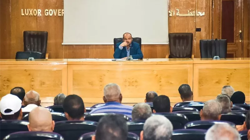 سكرتير عام الأقصر يجتمع باللجان لمواجهة التعديات الزراعية