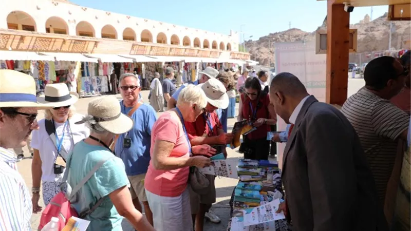 محافظة أسوان ترحب بالأفواج السياحية وتوزع هدايا بـ