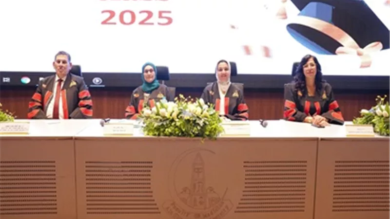 صيدلة عين شمس تحتفل باليوبيل الفضي وتخريج الدفعة 25