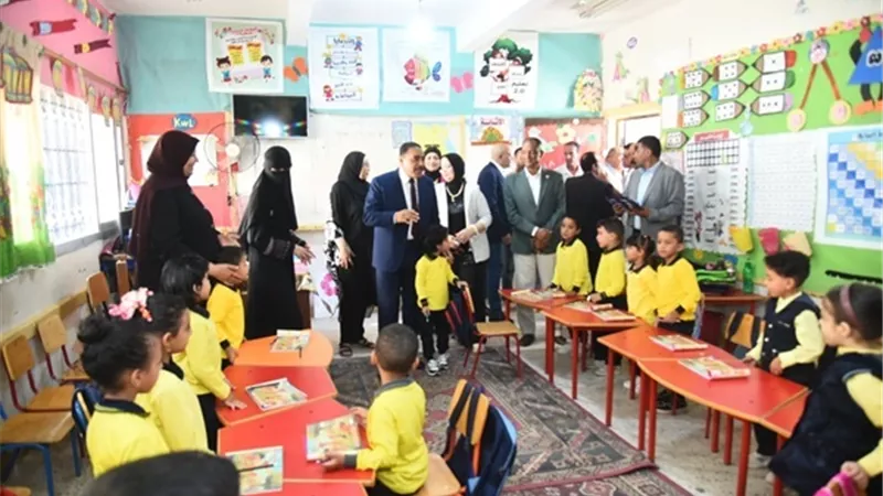 محافظ مطروح يتفقد انتظام العملية التعليمية بعدد من المدارس