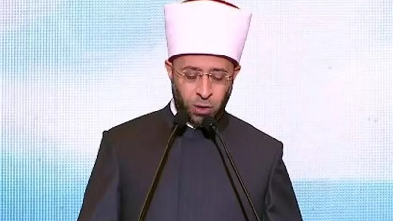 وزير الأوقاف يبحث جهود هيئة الأوقاف والمجموعة الوطنية