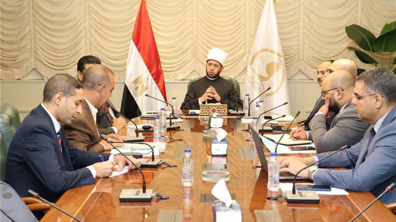 وزير الأوقاف يبحث جهود هيئة الأوقاف والمجموعة الوطنية وبحث الخطط المستقبلية