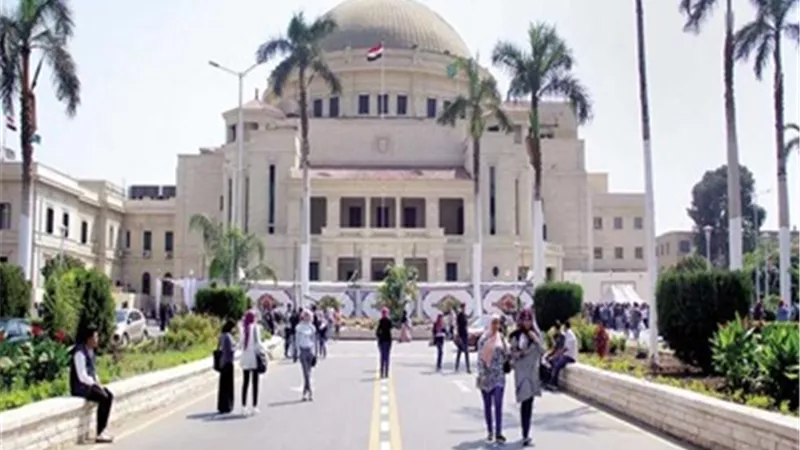 جامعة القاهرة تهنئ فريق الجودة بمعهد علوم الليزر بحصوله على الاعتماد