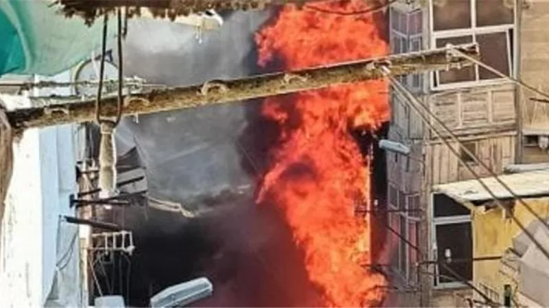 حريق بعقار خشبي قديم بمنطقة الحميدي في بورسعيد
