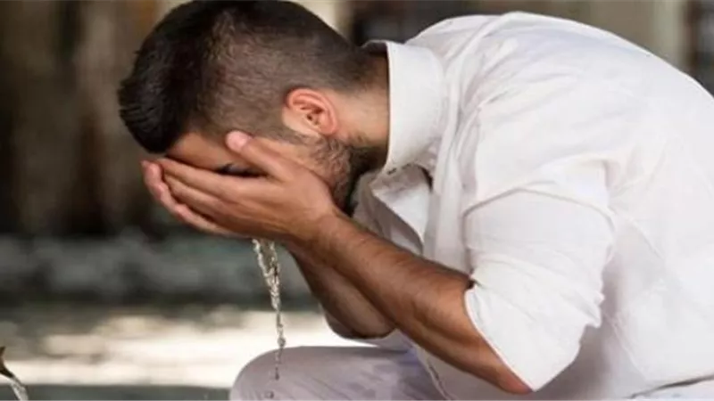 ماذا يفعل من يعجز عن الوضوء للصلاة؟
