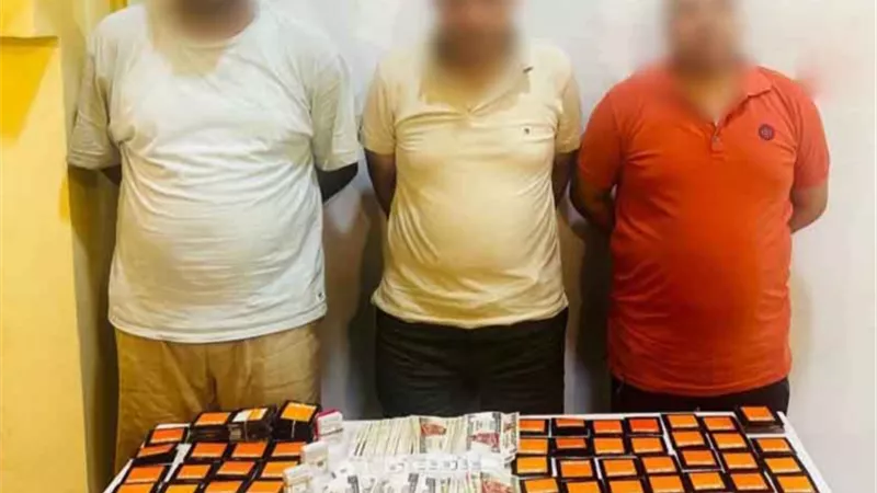 ضبط3أشخاص لبيعهم خطوط هواتف محمولة ببيانات أشخاص آخرين فى القاهرة