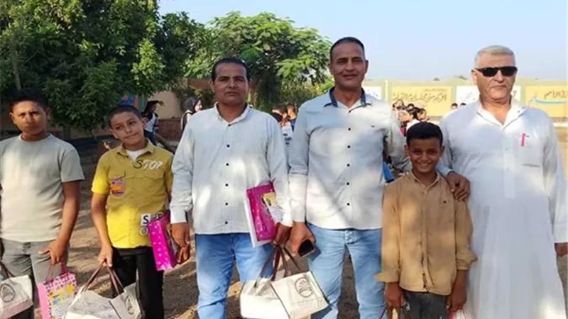 تكريم طلاب ومعلم بالمنوفية لردهم مبلغًا ماليًا عُثر عليه للشرطة
