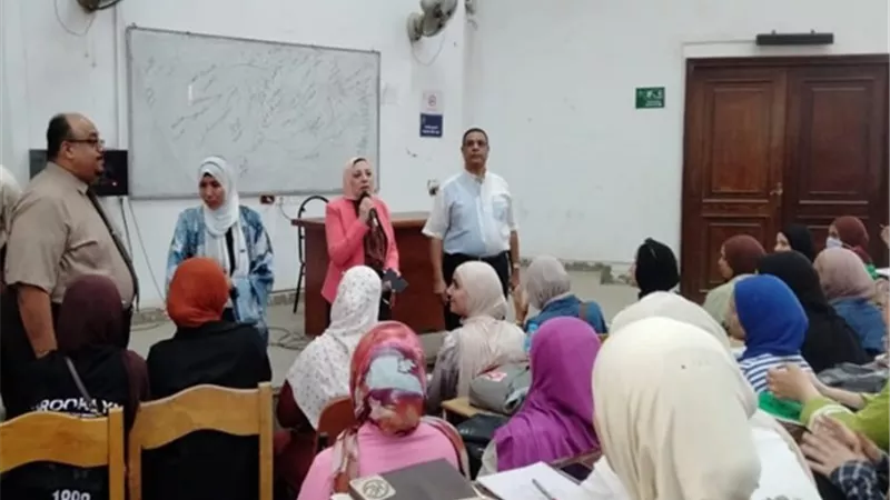 نائب رئيس جامعة بنها تتفقد كليتي التربية والتمريض