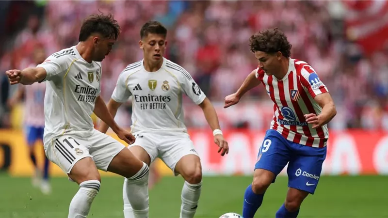 رجل مباراة ريال مدريد وأتلتيكو مدريد في الدوري الإسباني