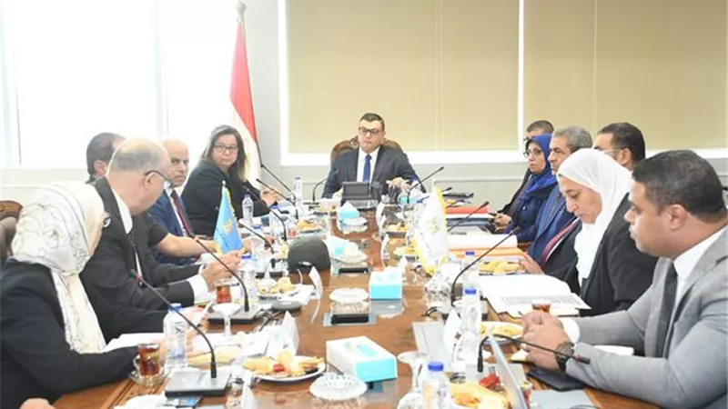 وزير الإسكان يستعرض تنفيذ مليون وحدة بـ