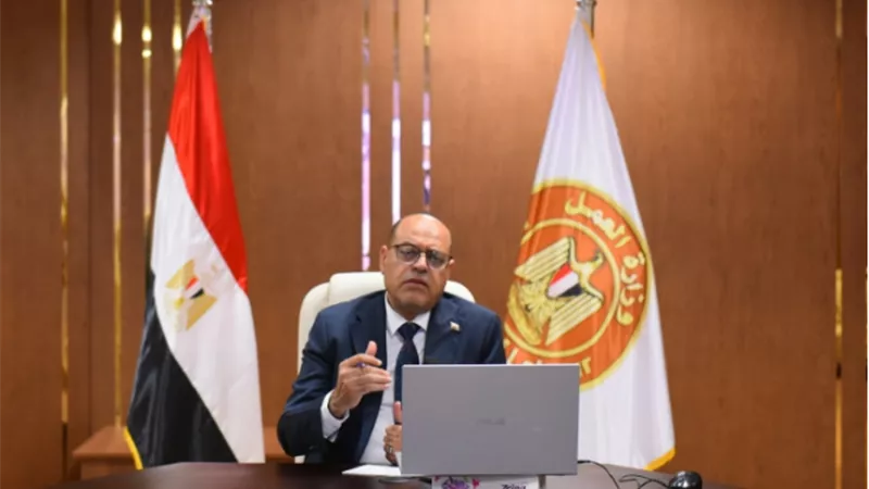 تطوير الأداء الإداري وتكثيف الجهود لتطبيق قانون العمل الجديد