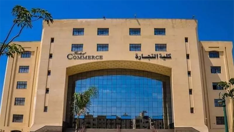 رئيس جامعة أسوان يلتقى طلاب كلية التجارة فى لقاء مفتوح