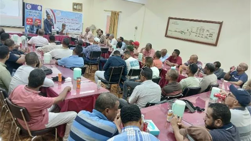 نظم مجمع إعلام قنا ينظم ندوة حول المشاركة السياسية للعمال
