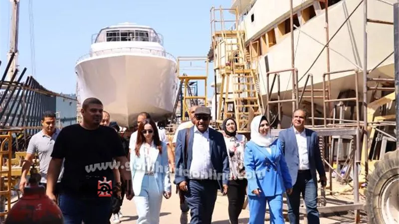 الصديق ووفد اليونسكو يتفقدون ترسانةصناعةالسفن واليخوت بعزبة البرج