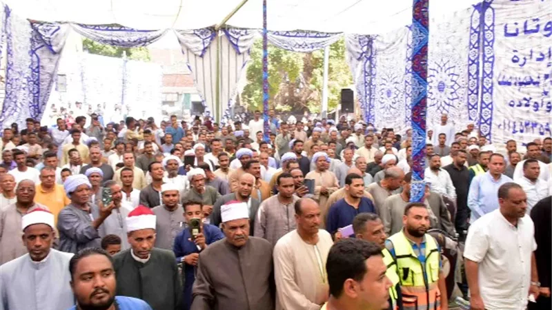 محافظ الأقصر يتفقد مشروعات تطوير الكورنيش وطريق الخور بإسنا