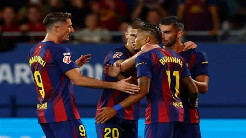 فليك يعلن تشكيل برشلونة لمواجهة ريال سوسيداد